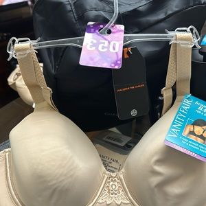 Vanity Fair beauty bag for a smooth back bra